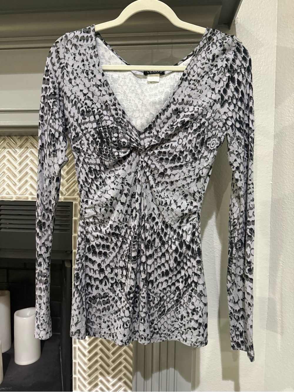 VENUS Long Sleeve Twist-Front Animal Print Top - Gray/Black